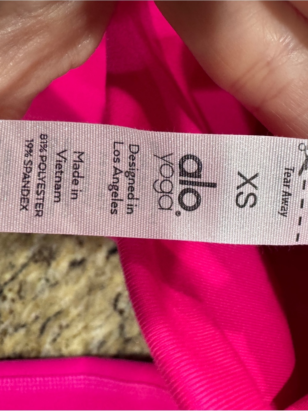 Alo Yoga High-Waist Airbrush Leggings in the vibrant Paradise Pink - Picture 4 of 4